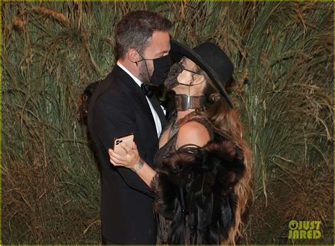 Ben Affleck Joins Jennifer Lopez at Met Gala 2021 as They Pack on PDA While Wearing Their Masks ...