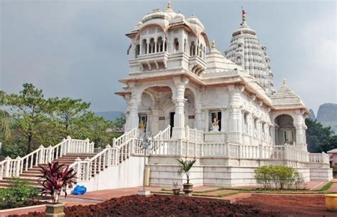 Shree Gajanan Maharaj, Shegaon | Indian architecture, Mandir design, Temple design