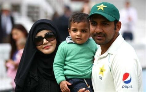 Sarfaraz Ahmed With His Wife And Son - Cricket Images & Photos