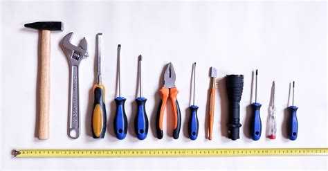 Images Gratuites : travail, brosse, outil, réparation, marteau, produit, outils, clé, lampe de ...