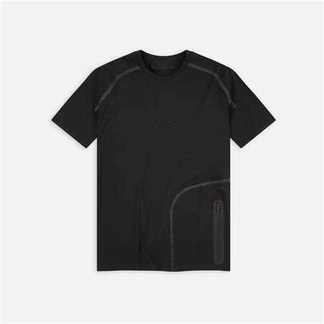 Men's Oakley Pocket T-shirts | Shop collection on SPECTRUM