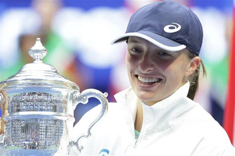 US Open champion Swiatek out on her own in rankings | ABS-CBN News