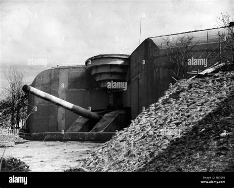 Coastal artillery hi-res stock photography and images - Alamy