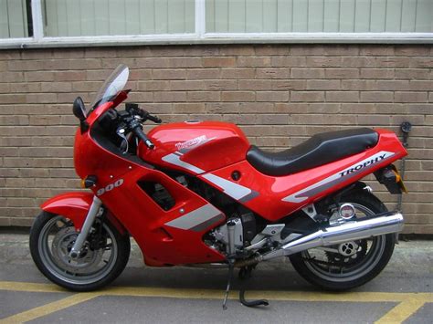 Review of Triumph Trophy 900 1991: pictures, live photos & description ...