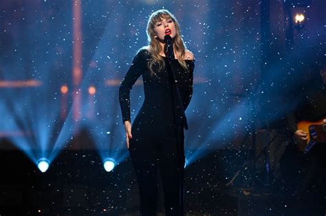 Taylor Swift Performs Reimagined 'All Too Well' on 'SNL': Watch | Us Weekly