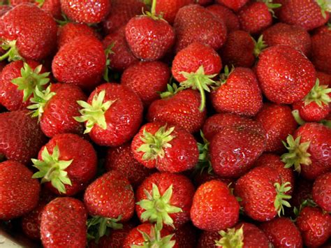 strawberries Full HD Wallpaper and Background Image | 2560x1920 | ID:434540