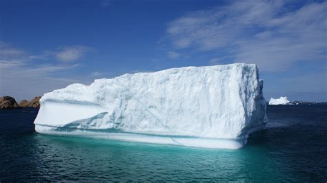 File:Alanngorsuaq-fjordmouth-labrador-sea-iceberg.jpg - Wikipedia
