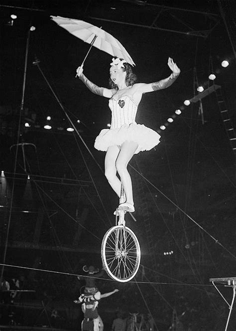 Vintage Circus Performers | circuses | Vintage circus performers, Vintage circus, Circus art