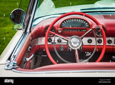 Ford thunderbird 1950s hi-res stock photography and images - Alamy