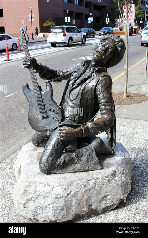 Jimi hendrix statue seattle hi-res stock photography and images - Alamy