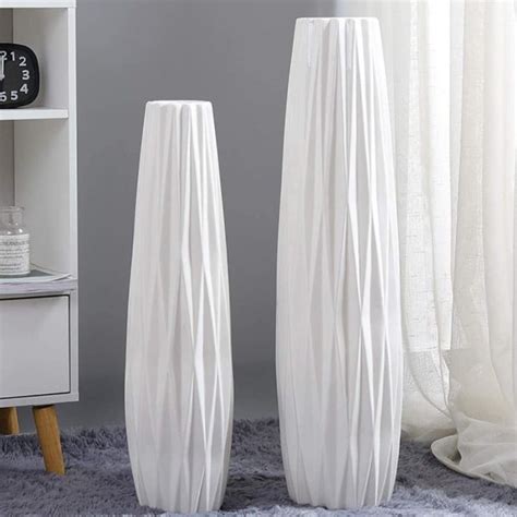 51 Floor Vases with Endless Decor Potential for Any Interior Style