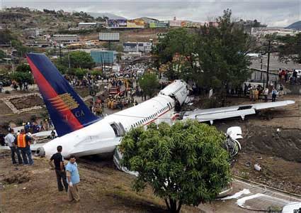 Accident of an Airbus A320 operated by TACA International Airlines ...