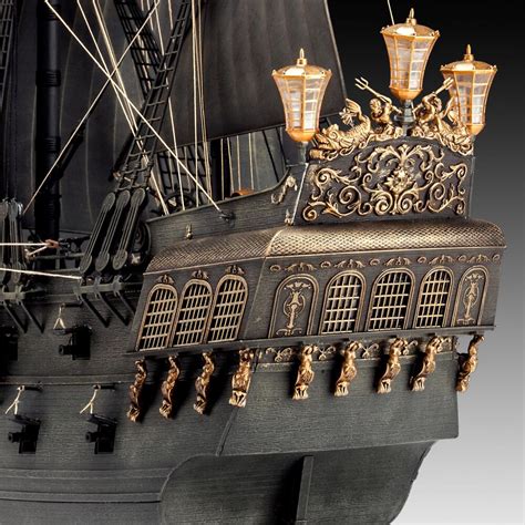 Revell Pirates of the Caribbean Black Pearl Model Kit Level 5 Scale 1/72