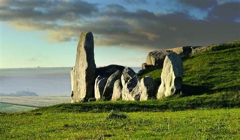 West Kennet Long Barrow - West Kennet near Avebury - Wiltshire UK ...