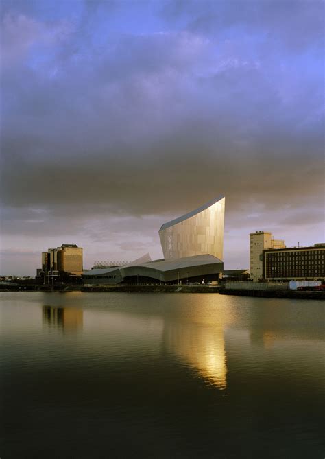 Imperial War Museum North - Libeskind