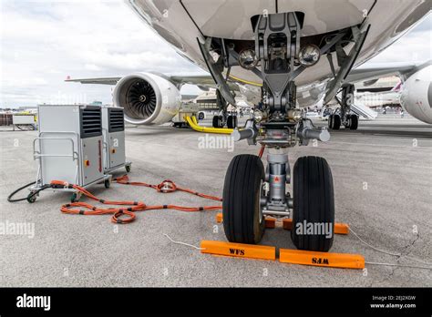 Airbus a330 main landing gear hi-res stock photography and images - Alamy