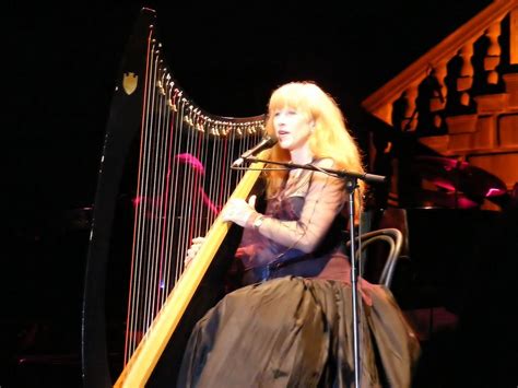 Loreena McKennitt | Loreena mckennitt, World music, Sopranos