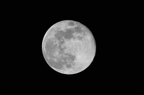 La Lune bouge et rétrécit, cela inquiète beaucoup la Nasa