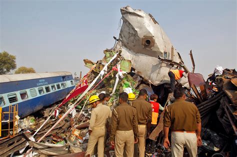 India Train Derailment Kills More Than 100 Near Kanpur, Uttar Pradesh - NBC News