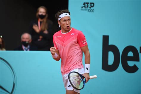 Casper Ruud Tennis : Casper Ruud Stuns Stefanos Tsitsipas In Madrid Atp ...