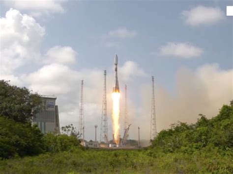 Photos: Ariane 5 rocket blazes into orbit – Spaceflight Now