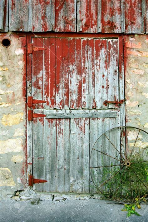 Pin by Ashley Leduc on Barn Doors | Old barn doors, Barn door, Rustic doors