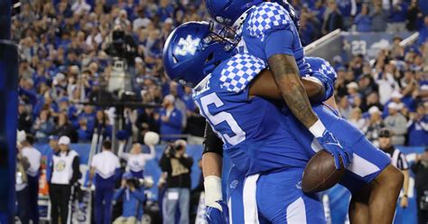 Kentucky Wildcats Tight End Jordan Dingle Enters Transfer Portal: Impact on Team and Position ...