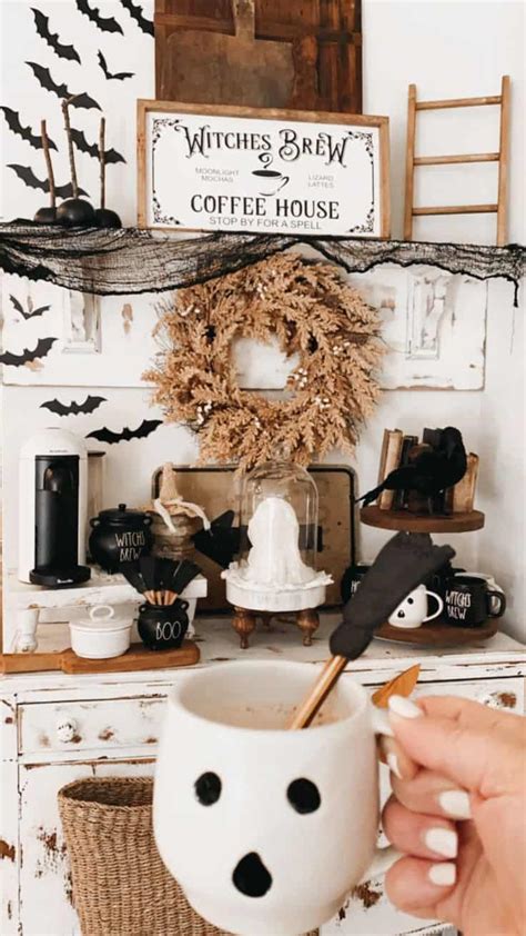 26 Chic Halloween Kitchen Decor Ideas » Lady Decluttered