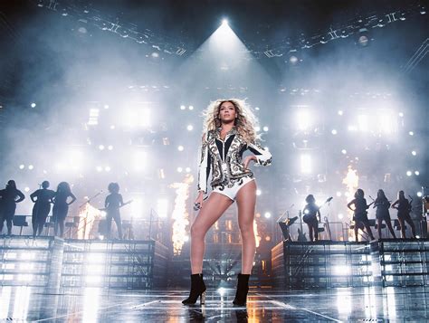 Beyoncé Rejects Tradition for Social Media’s Power - The New York Times