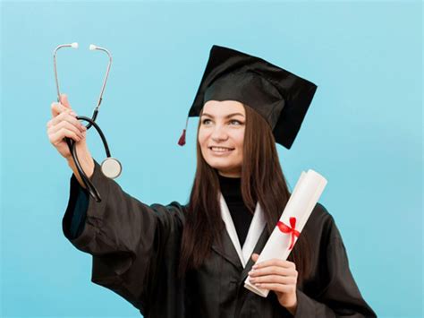 7 Best Scholarships for Nursing Students in 2023