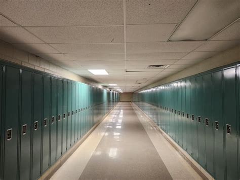 Liminal High-school Hallway : r/LiminalSpace