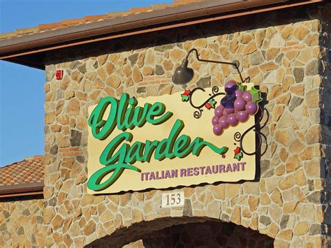 People Hate Olive Garden's New Logo - Business Insider