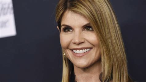 Lori Loughlin loses starring roles on Hallmark Channel amid college admissions scandal - ABC7 ...