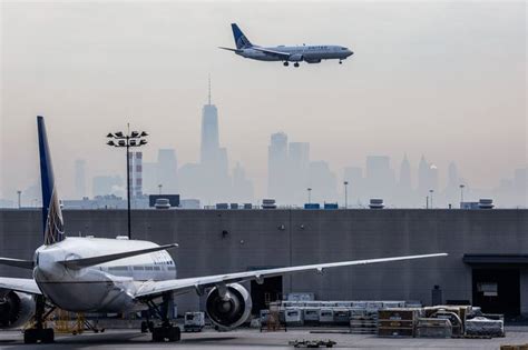 Ticket Prices Fall at Newark Liberty International Airport - WSJ