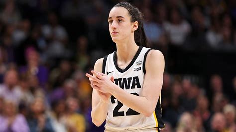 Technical foul on Iowa's Caitlin Clark leaves college basketball fans ...