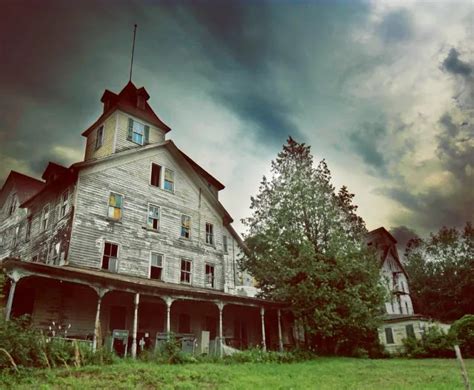 Michigan's Top 10 Haunted Houses for 2023 | My Michigan Beach and Michigan Travel