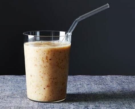 Creamy vanilla yogurt and date smoothie | Days To Fitness