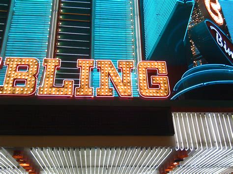 Vegas Neon Signs - Bling | Neon signs seen down in the Downt… | Flickr