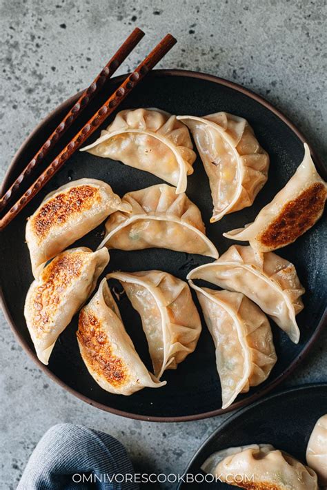 Chinese Chicken Dumplings (鸡肉饺子) - Omnivore's Cookbook