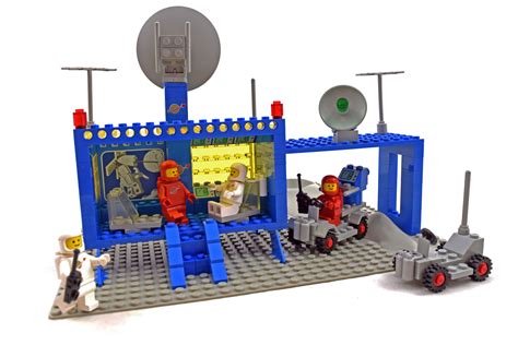 Space Command Center (Craterplate version) - LEGO set #493-3 (Building Sets > Space > Classic Space)