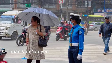 Nepal || Beautiful traffic policewoman - YouTube