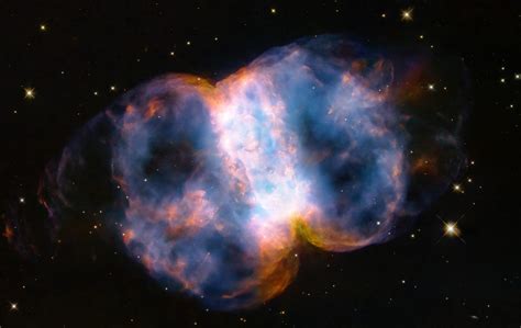 Hubble Celebrates 34th Anniversary With a Spectacular View of the Little Dumbbell Nebula