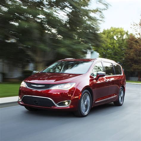 Chrysler Pacifica now a minivan – and that’s a good thing (Video ...