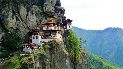 Tiger's Nest (Paro Taktsang) - Paro Valley, Bhutan [3968x2232] : r/castles