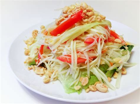 (Recipe) Thai Papaya Salad (Som Tum) - Inspiration from Thai street chef - FoodyFoodie