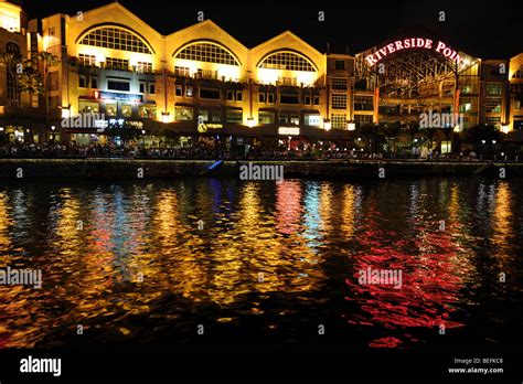 Jumbo Seafood Restaurant and Riverside Point at night, Clarke Quay area ...