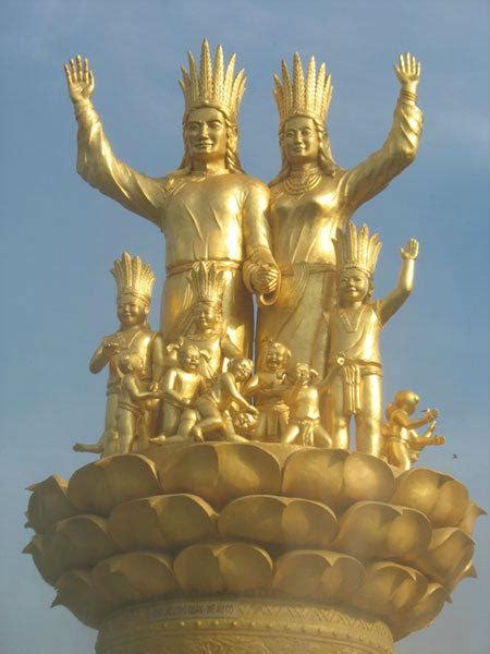 Statue of Lac Long Quan and Au Co - Thủ Dầu Một City