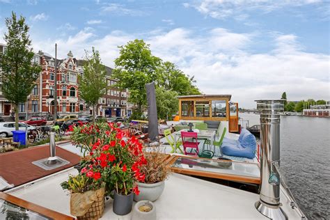 10 Stunning Houseboats Airbnbs On Amsterdam Canals - ItsAllBee | Solo ...