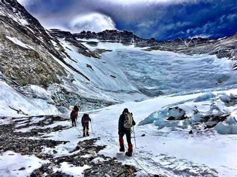 Ice collapse closes Lhotse Face of Mount Everest - The Himalayan Times - Nepal's No.1 English ...