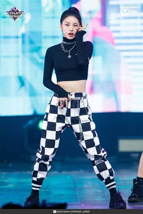 February 21, 2019 ITZY Yeji - 'DALLA DALLA' at M Countdown | Kpop ...